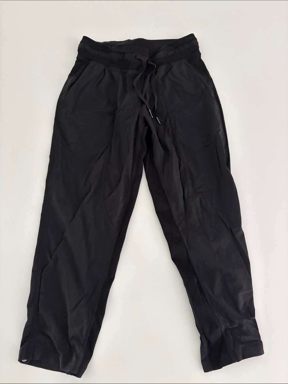 Lululemon women’s black drawstring pants. Size 6